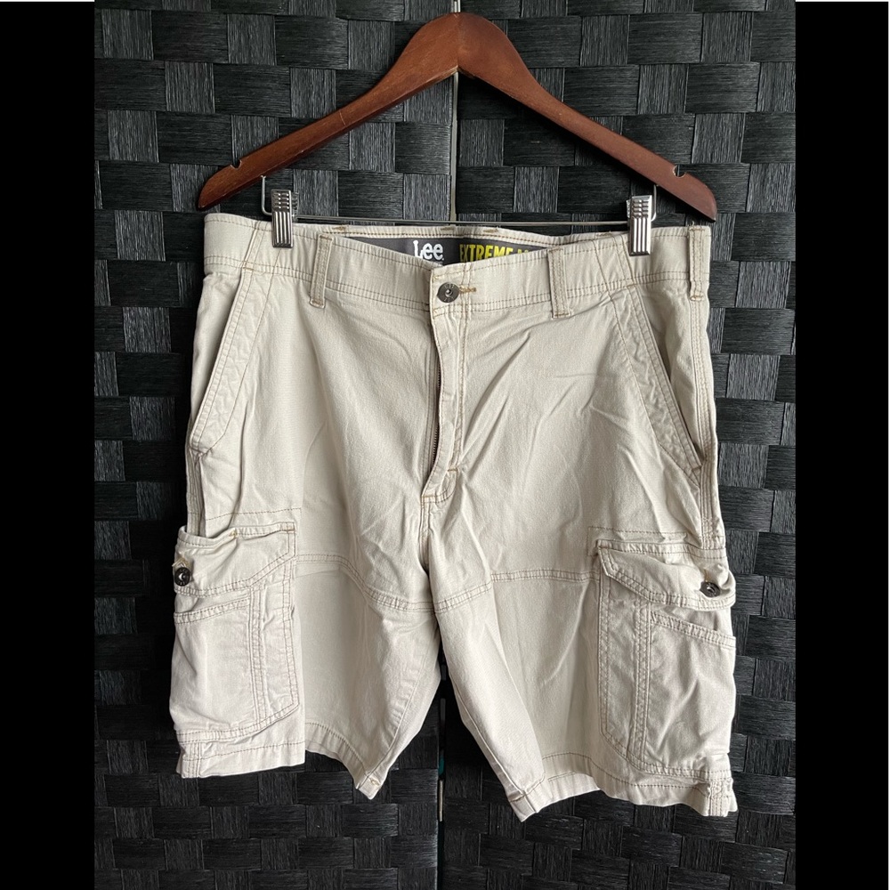 Mens Lee extreme motion gently warm khaki cargo shorts